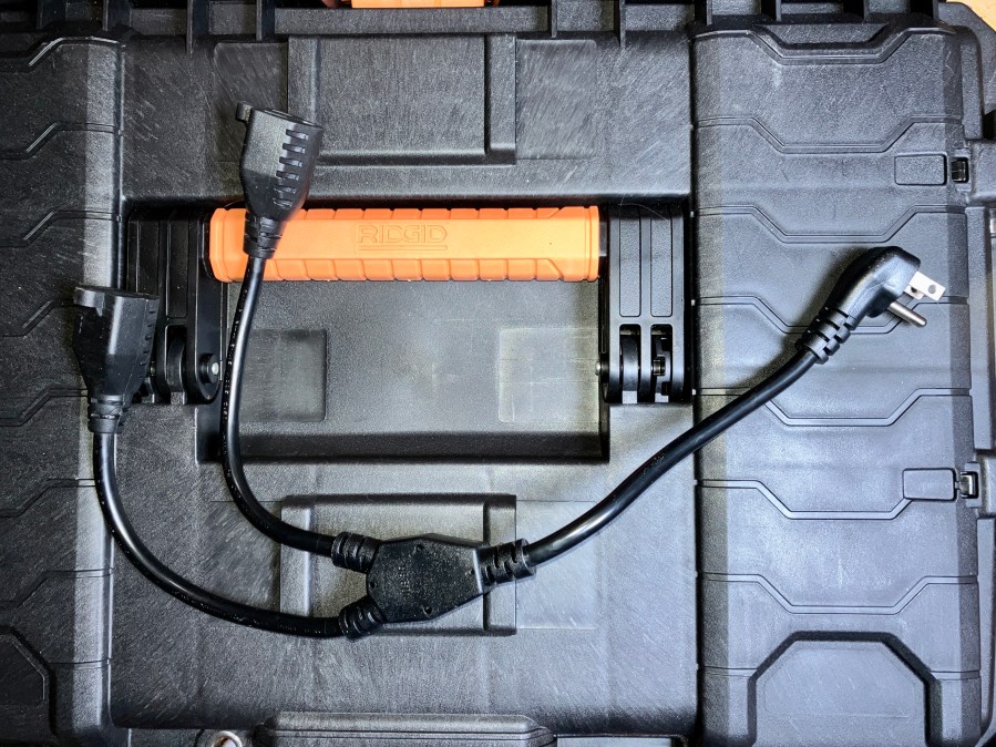 90° Flat-Plug Y Splitter